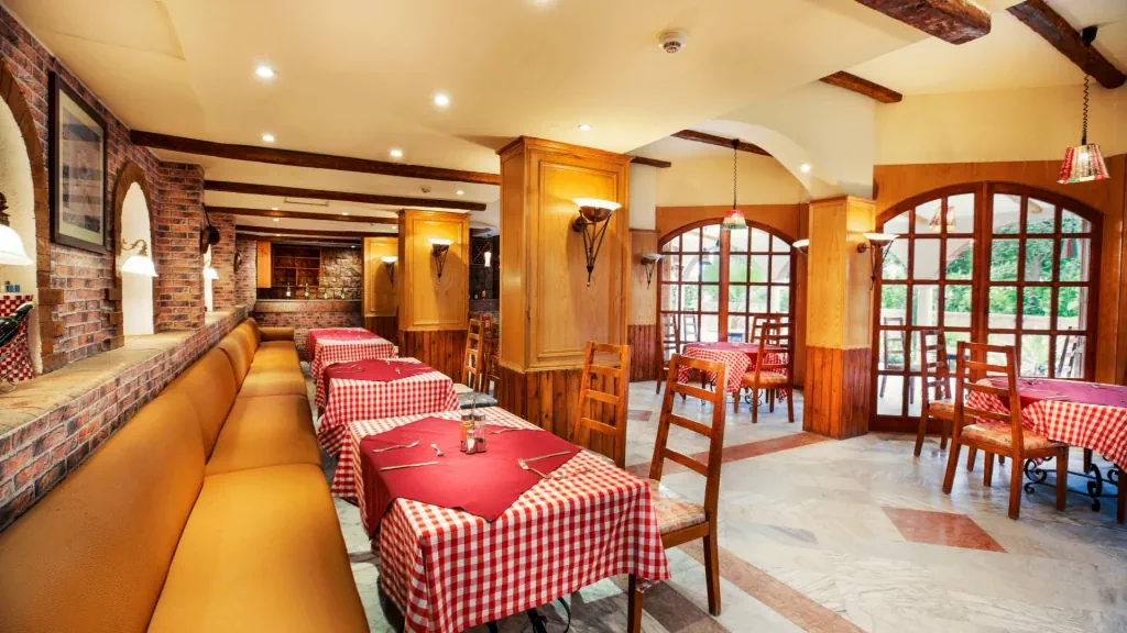 الفندق بيراميزا إيزيس الأقصر - الأقصر